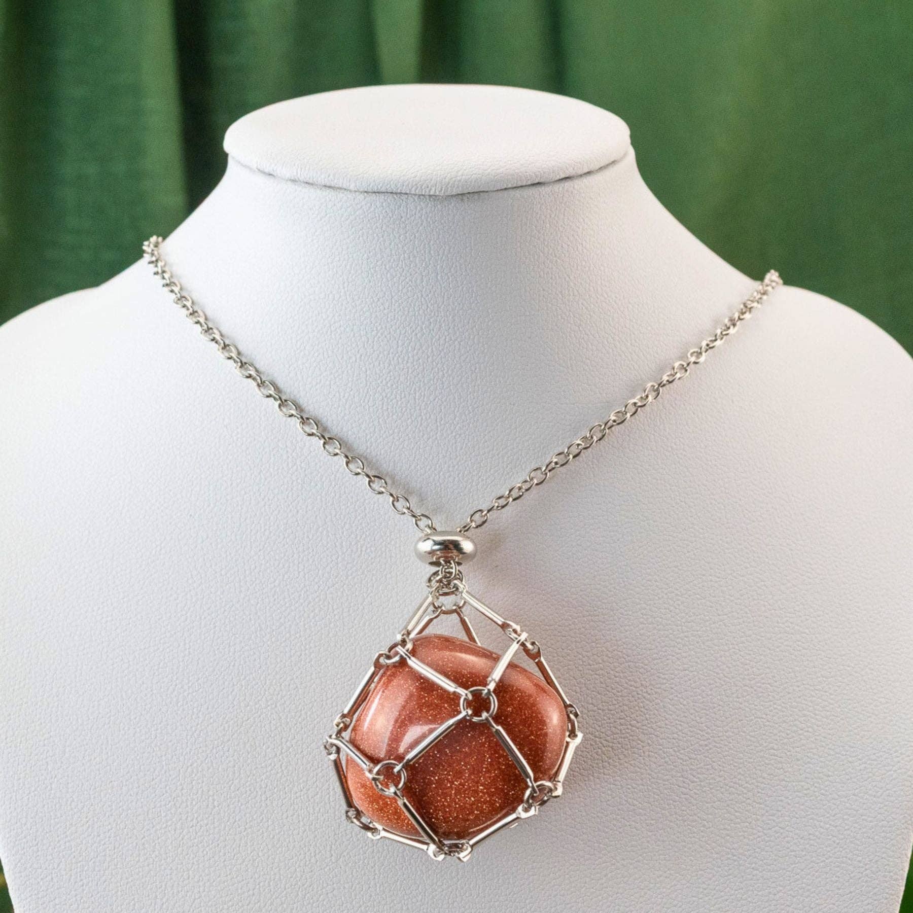 Adjustable Metal Crystal Holder Necklace: Gold