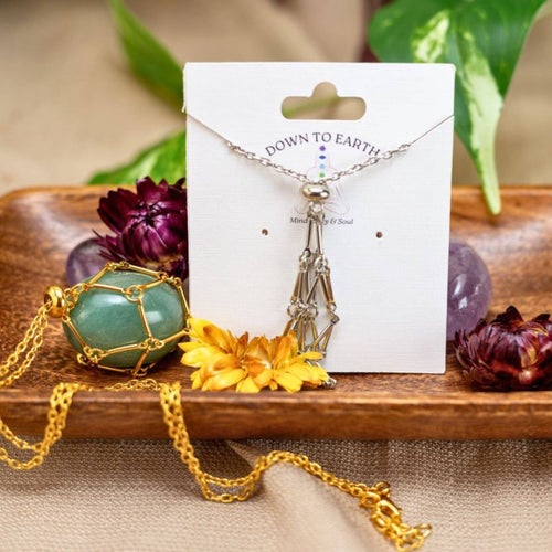Adjustable Metal Crystal Holder Necklace: Gold