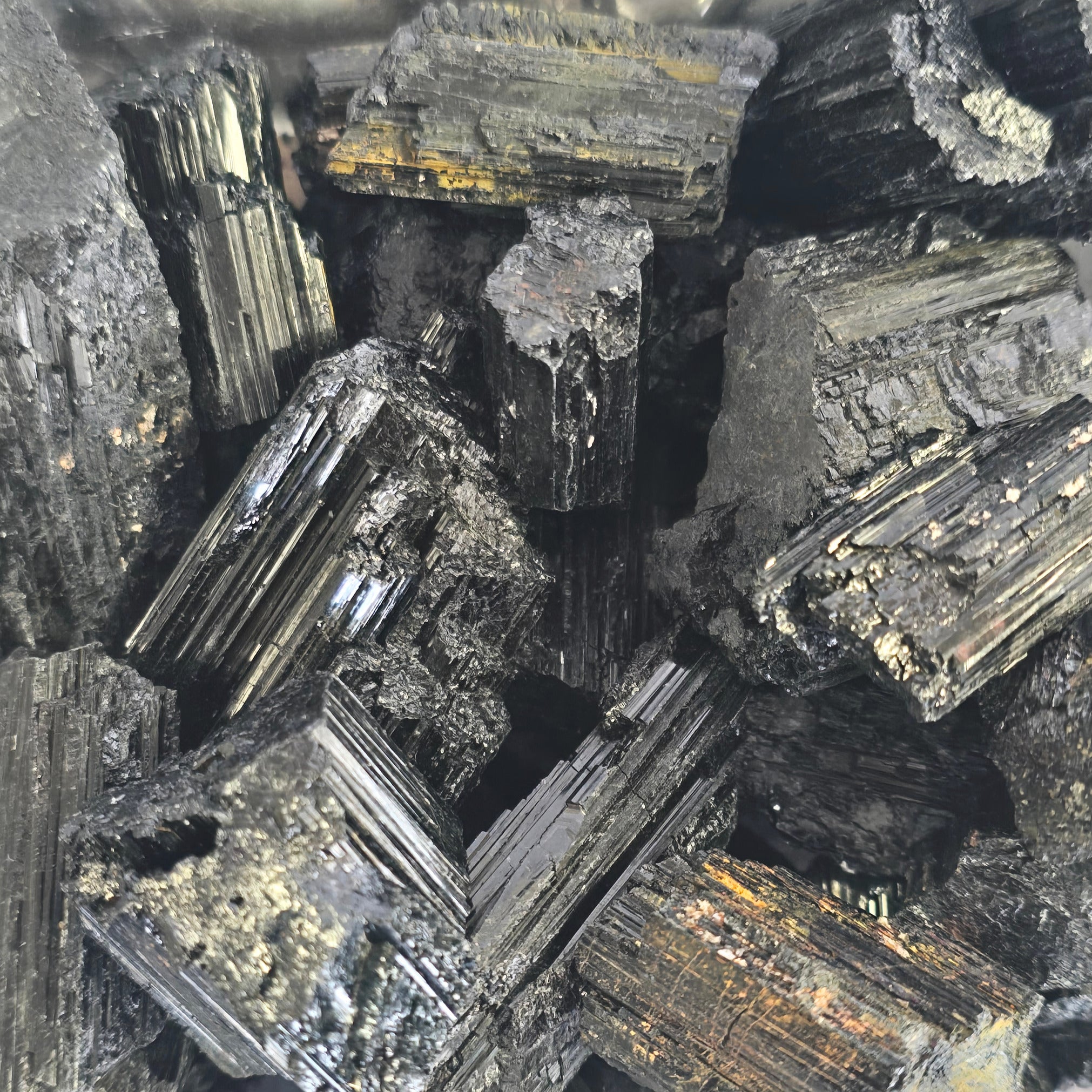 A pile of tourmaline raw
